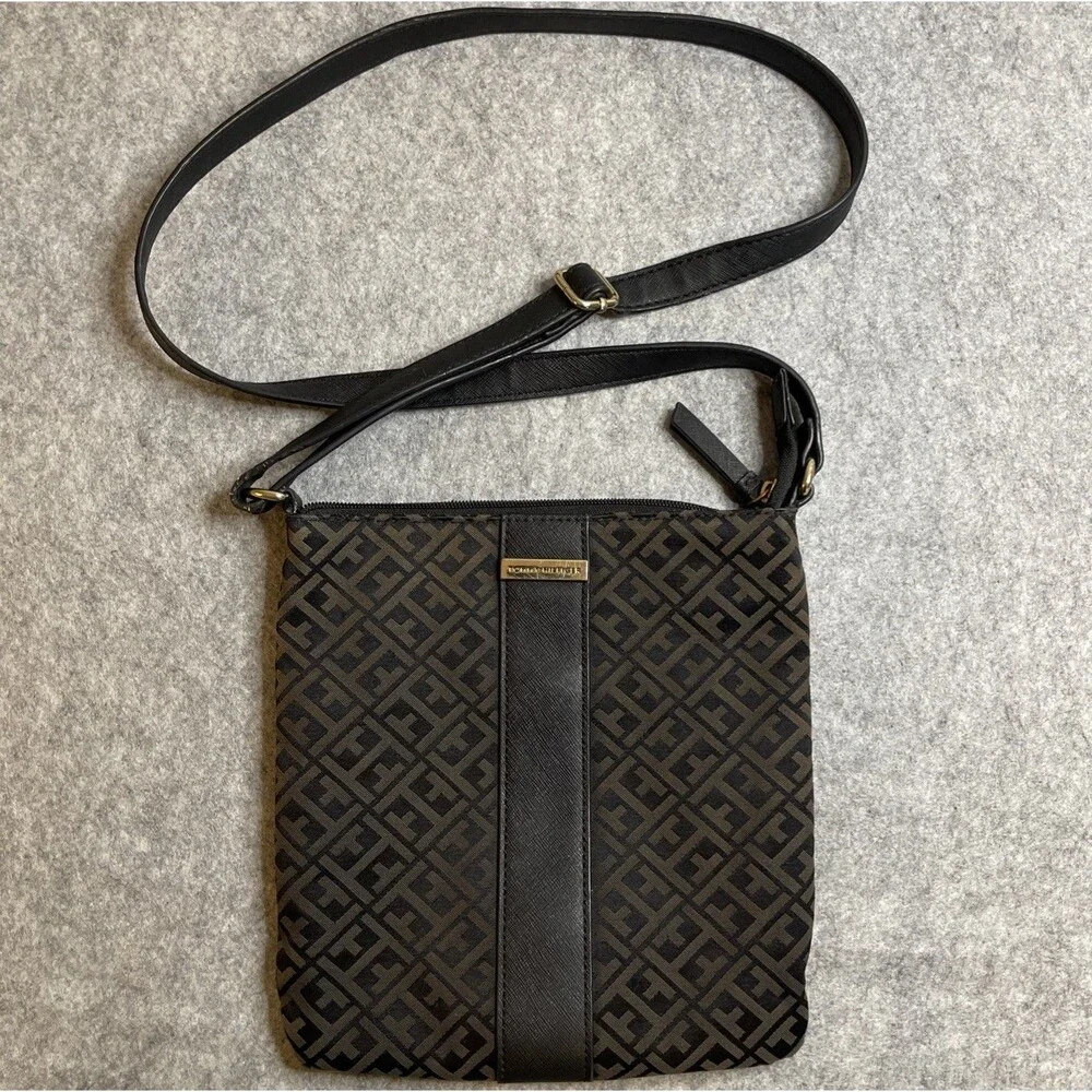 TOMMY HILFIGER Julia Crossbody Bag Monogram Jacquard Signature Stripe Purse